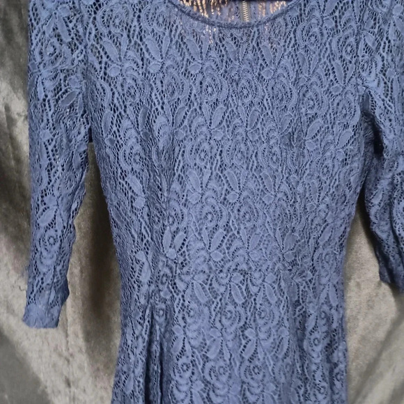 Elegant Navy Lace Midi Dress - Picture 4 of 5